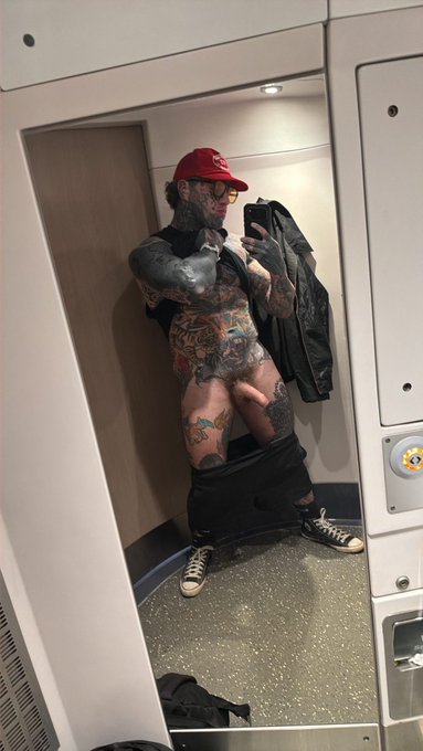 EVERGREEN🌲 - Let’s meet in the bathroom bro! https://t.co/7i9nnInh07