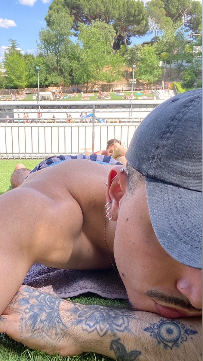 erick_rosero1's tweet photo. Pool day ☀️🏊🏻‍♂️ https://t.co/8huaVzmPSv