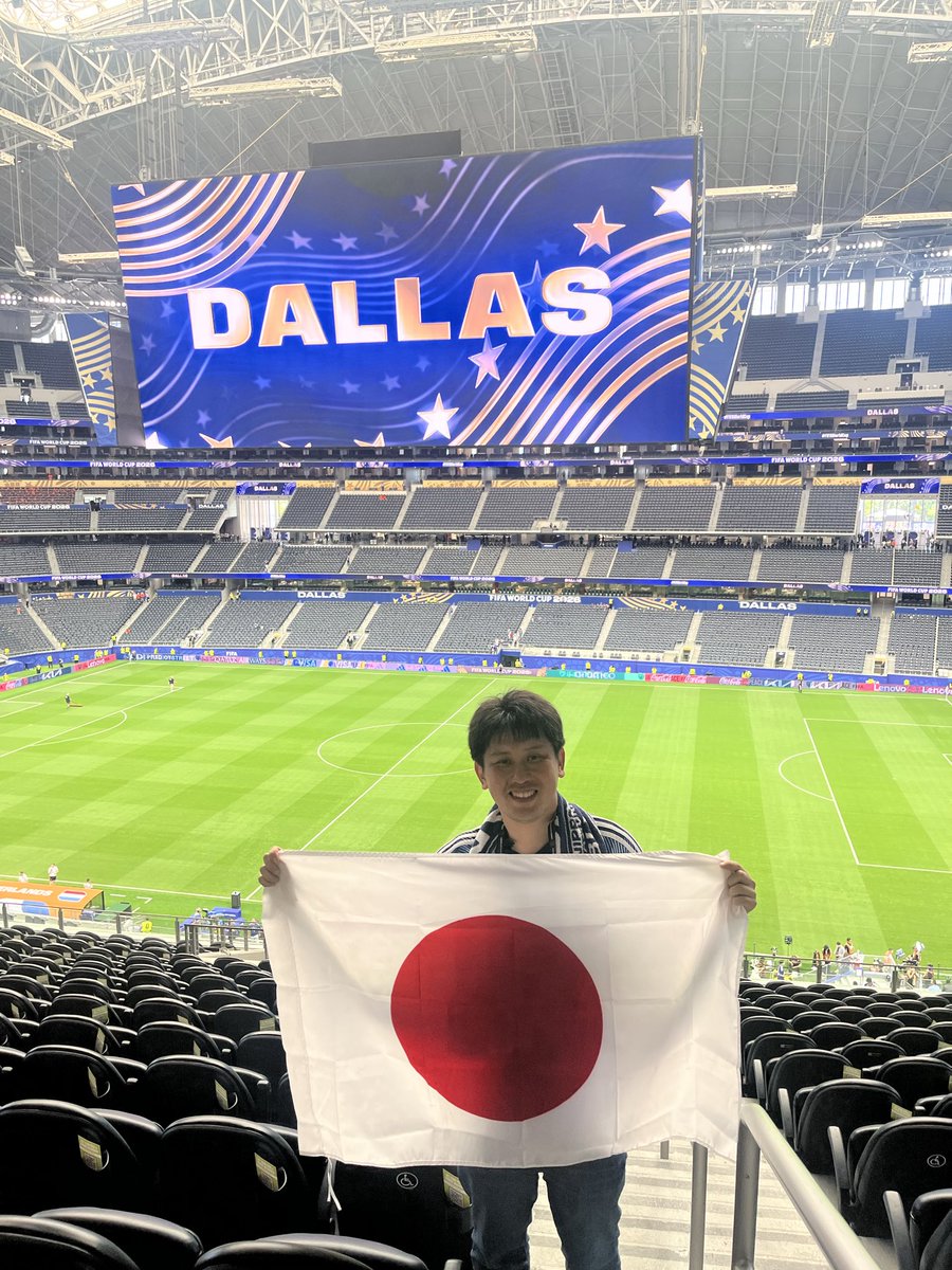 sonoken0503's tweet photo. オランダ戦の座席
椅子がフカフカだし、かなりの良席なんだが笑
フードデリバリーもできるっぽいし！

4日前までリセールと睨めっこし続けてよかった！ https://t.co/prnfyJnHj1