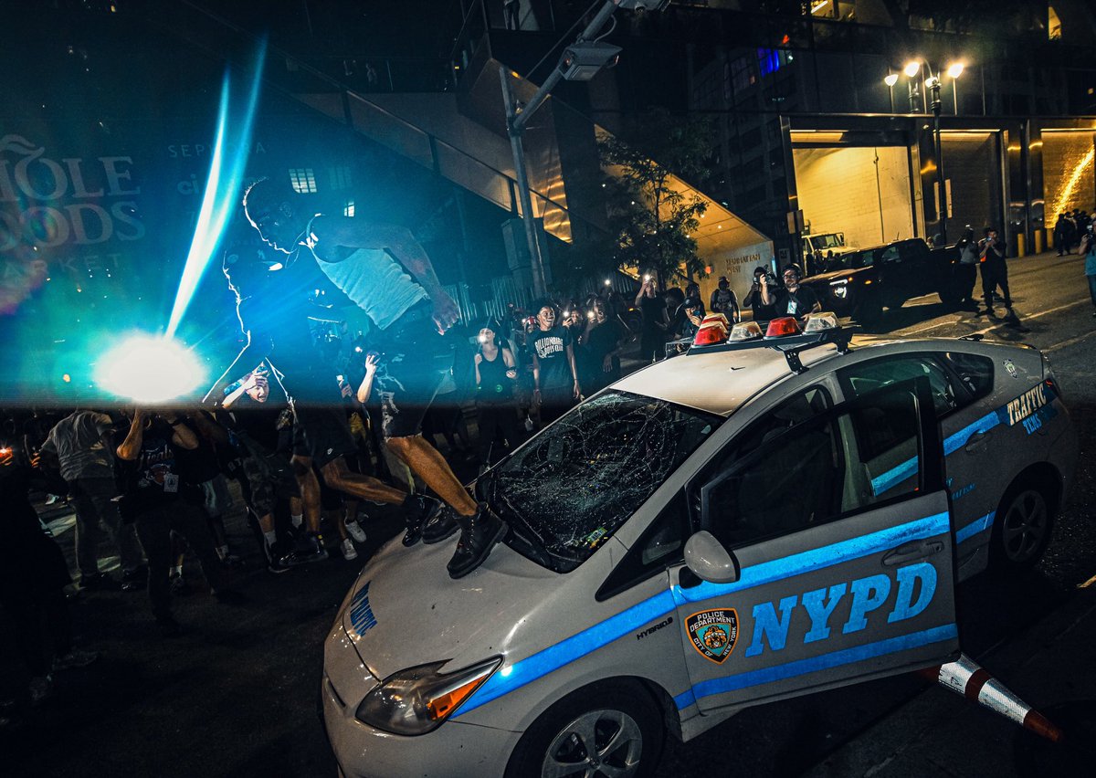 Dean_Moses's tweet photo. Police said 63 people were arrested during and after the historic Knicks game, while 10 cops were injured as a bus was set ablaze and gunfire erupted in Times Square.

Full story: https://t.co/gQYPGHPdQX https://t.co/OM3RWz74Bo