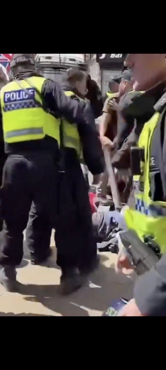 RagingLion72's tweet photo. @PWestoff @syptweet @policeconduct From straight to bent pole. Huge unnecessary unjustified forced used. https://t.co/bErg3wokJL