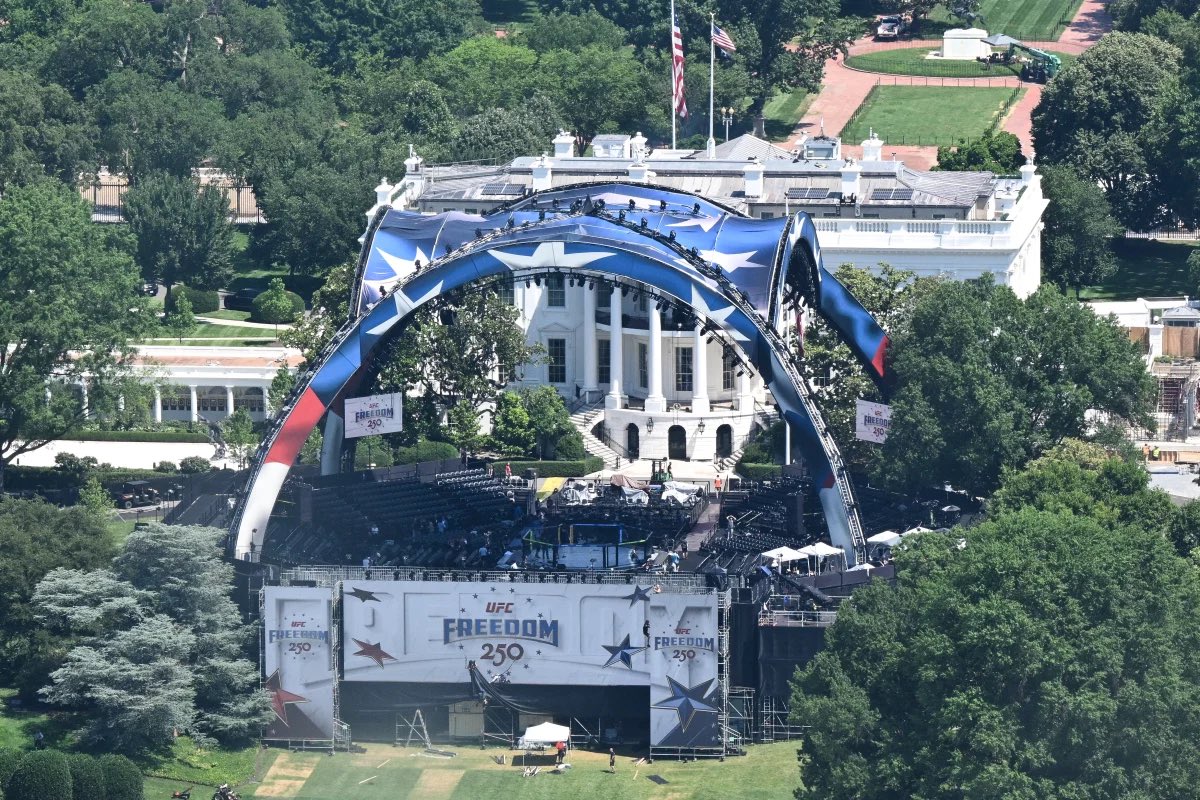 savashoo's tweet photo. meanwhile in dc: https://t.co/Awnb77IeoR