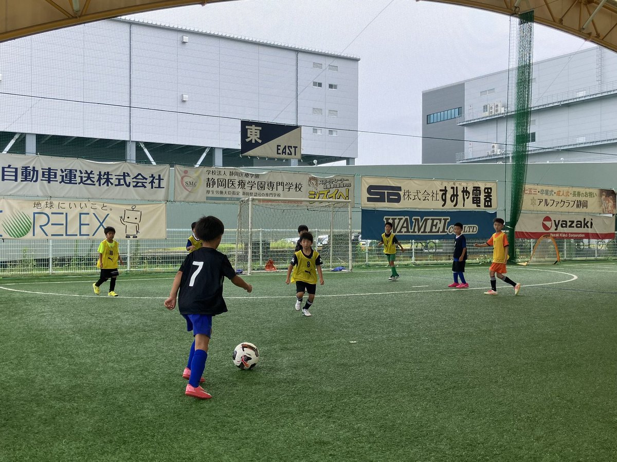 spulse_school's tweet photo. 【静岡エリア】
本日、「テクニックスクール」を実施しました‼️

テーマは、ドリブル～相手を抜き去るヒントを学ぼう！～

ステップ・ボール技術・観る技術
ドリブルに必要なことを学び、積極的な姿勢が沢山見られました👍

スクールTOP
https://t.co/qONrP03H7Q

#spulse
#エスパルスサッカースクール https://t.co/LqwQPYO1k1