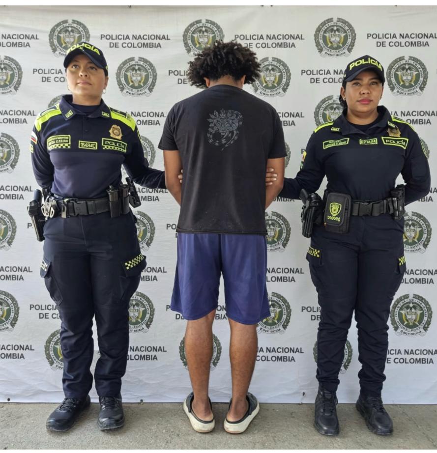 ProteccionPonal's tweet photo. Materializamos la captura de una persona en la #Guajira por el delito de violencia intrafamiliar agravado👮. https://t.co/OA4ypwN3Rm