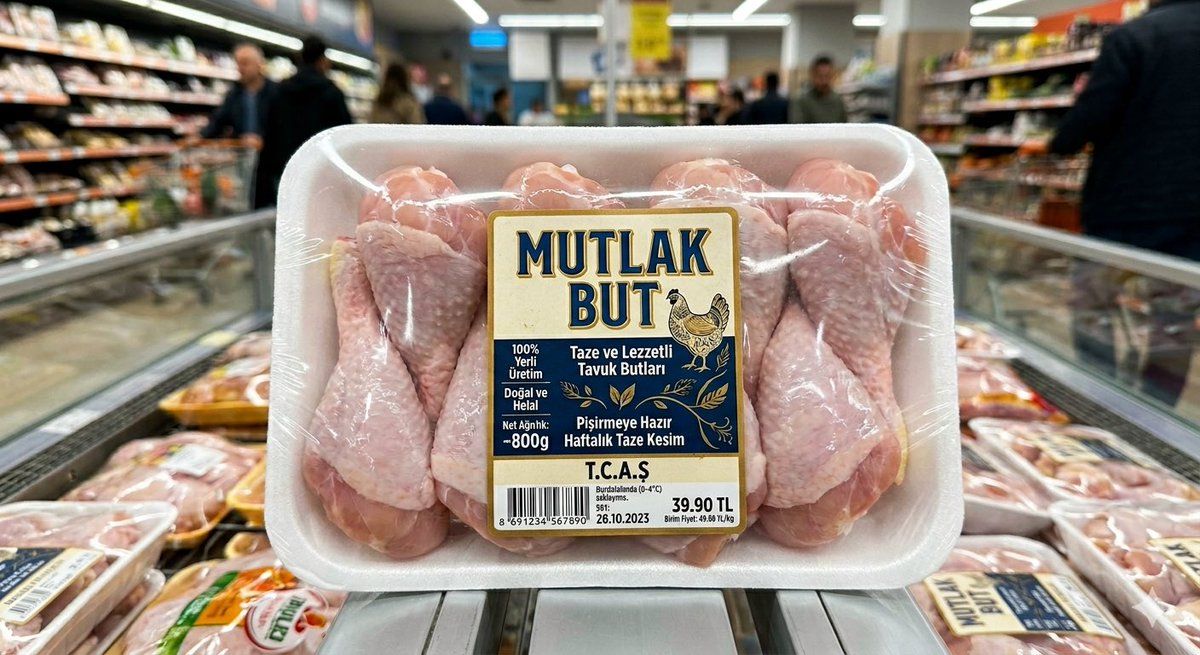 velevpress's tweet photo. V E L E V  P A Z A R  Y A Z I L A R I

Hukuk sistemimiz ve hatta toplum ayıp ile suçu, kınama ile cezayı karıştırıyor
Eser Karakaş ➖ https://t.co/xWgKYaXsMM

Bilişim çağında haberin iflası
Berke Kaya ➖ https://t.co/Kg91Sdtwrq

Tahakküm aracı olarak çıplak arama: Cinsel şiddetin kurumsallaşmış biçimi
Özen Evren ➖ https://t.co/6pUfo2CHV8

Mutlak BUT: İzahı olmayan serbest piyasanın mizahı
Cem Egeli ➖ https://t.co/qbOcLwGjPG

Kibar Feyzo, Davaro, Erkek Güzeli Sefil Bilo… Kim bu ‘ağa’?
Deniz Taşçı ➖ https://t.co/d1fUKF7Tfn

“Yaz Evi”: 90’lar nostaljisi mi, dekor mu?
Kübra Aydın ➖ https://t.co/ZS9uZQgkkS

Wolfgang Suschitzky ve gündelik hayatın gerçekliği
Aylin Ünal ➖ https://t.co/mmabWzkPed

... Ve Velev Sözlük
Berke Kaya ➖ https://t.co/AAog9wfPNj
