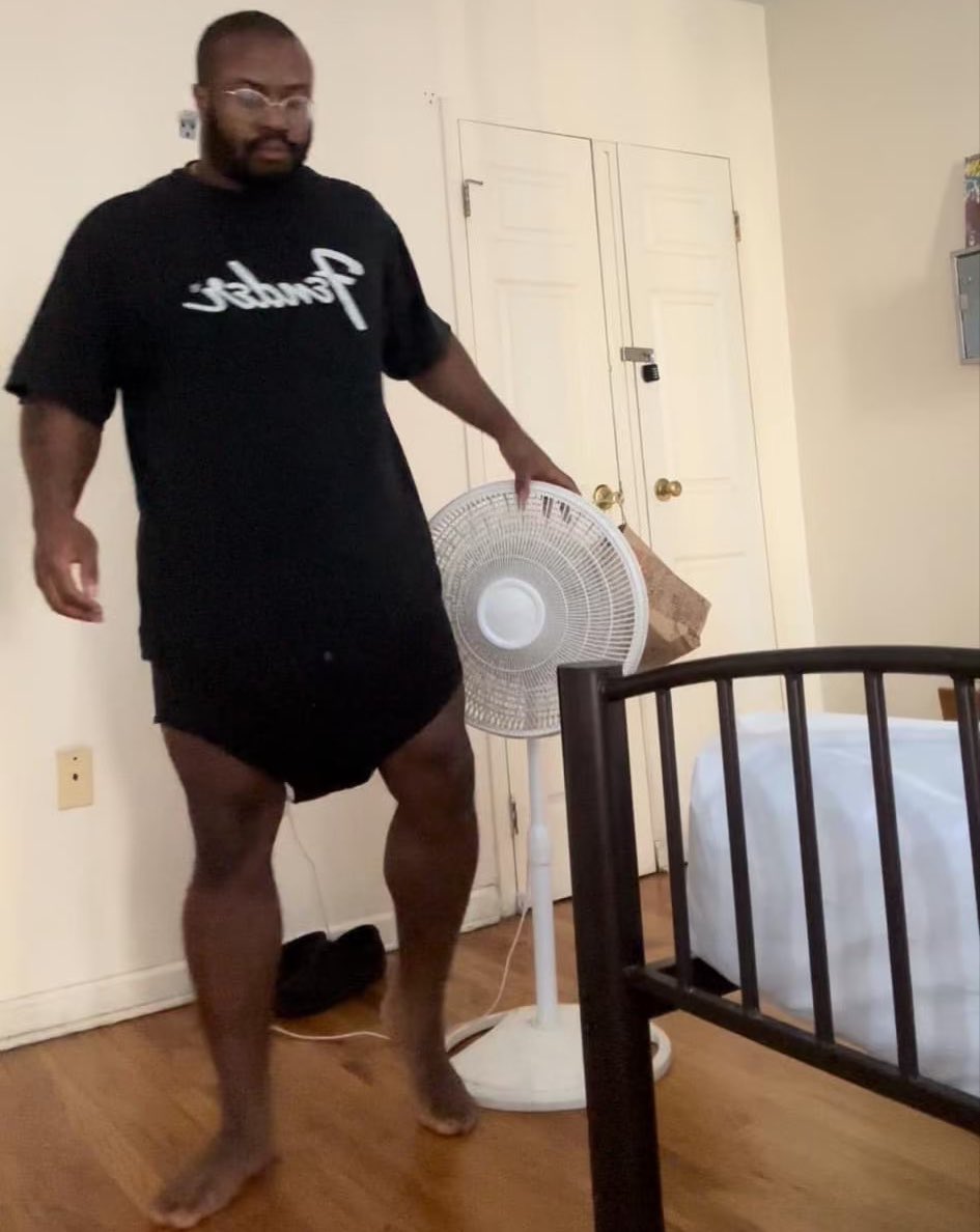 maxdiaperby's tweet photo. Diapered and dressed for work. 
I have to send my entire next check while already being behind 3 months of rent 🥴😵‍💫😅 https://t.co/TmtN6mL8S1