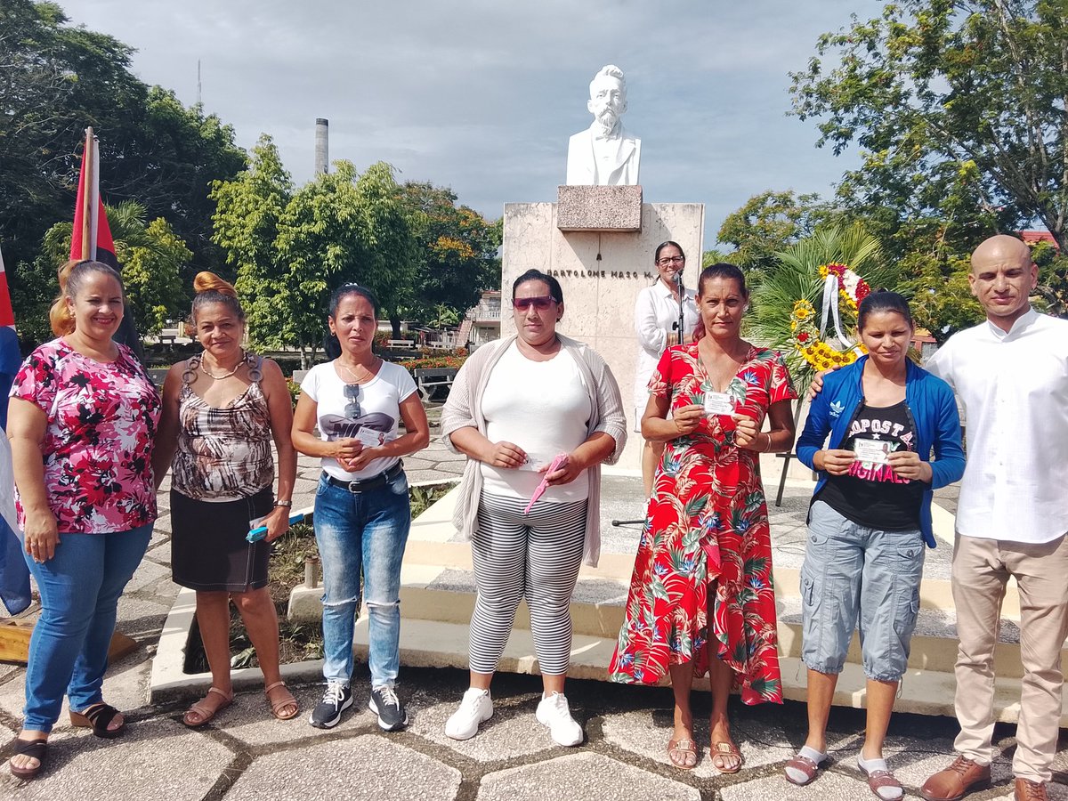 EnoelHernandez2's tweet photo. Con el tributo al Mayor General Bartolomé Masó Márquez, en el 119 aniversario de su fallecimiento, inicia en el serrano territorio que lleva su nombre la Jornada por el Día del Historiador Cubano en nuestra #ProvinciaGranma. #MunicipuoBartolomeMaso @YudelkisOrtizB @BorgesOlivero https://t.co/WoS7EcoQi0