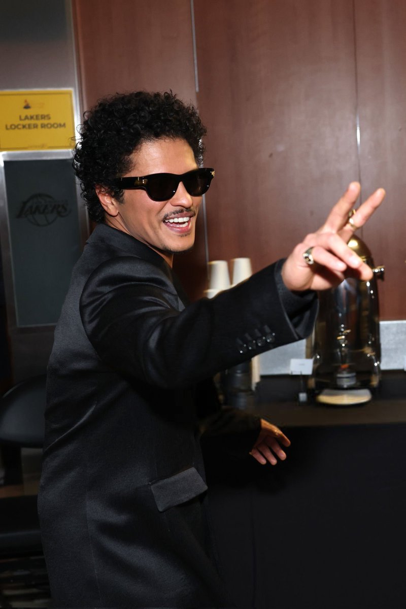 GIGANTE! Bruno Mars é o artista com mais músicas no top 50 das