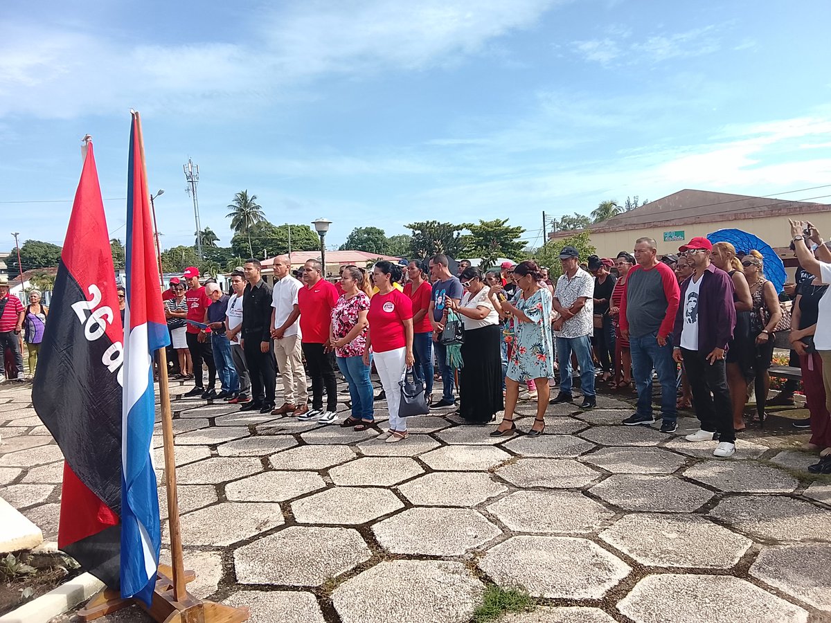 EnoelHernandez2's tweet photo. Con el tributo al Mayor General Bartolomé Masó Márquez, en el 119 aniversario de su fallecimiento, inicia en el serrano territorio que lleva su nombre la Jornada por el Día del Historiador Cubano en nuestra #ProvinciaGranma. #MunicipuoBartolomeMaso @YudelkisOrtizB @BorgesOlivero https://t.co/WoS7EcoQi0