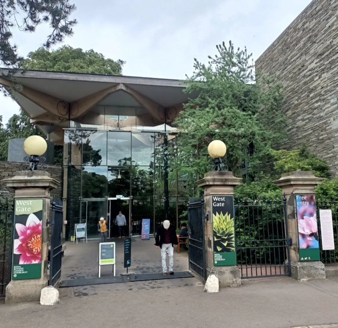 balangereis's tweet photo. Edinburgh today.
Edinburgh vandaag.
#Edinburgh #BotanicGarden https://t.co/kx4FAhjDkI