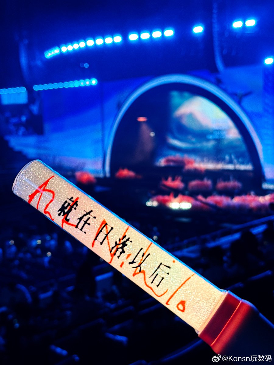 sakurasaku38's tweet photo. Just got front-row seats for tonight’s indie band show—their new single blew me away in the last gig! Can’t wait to scream along to all my favorites with the crowd tonight!， https://t.co/0IHgAofuWc