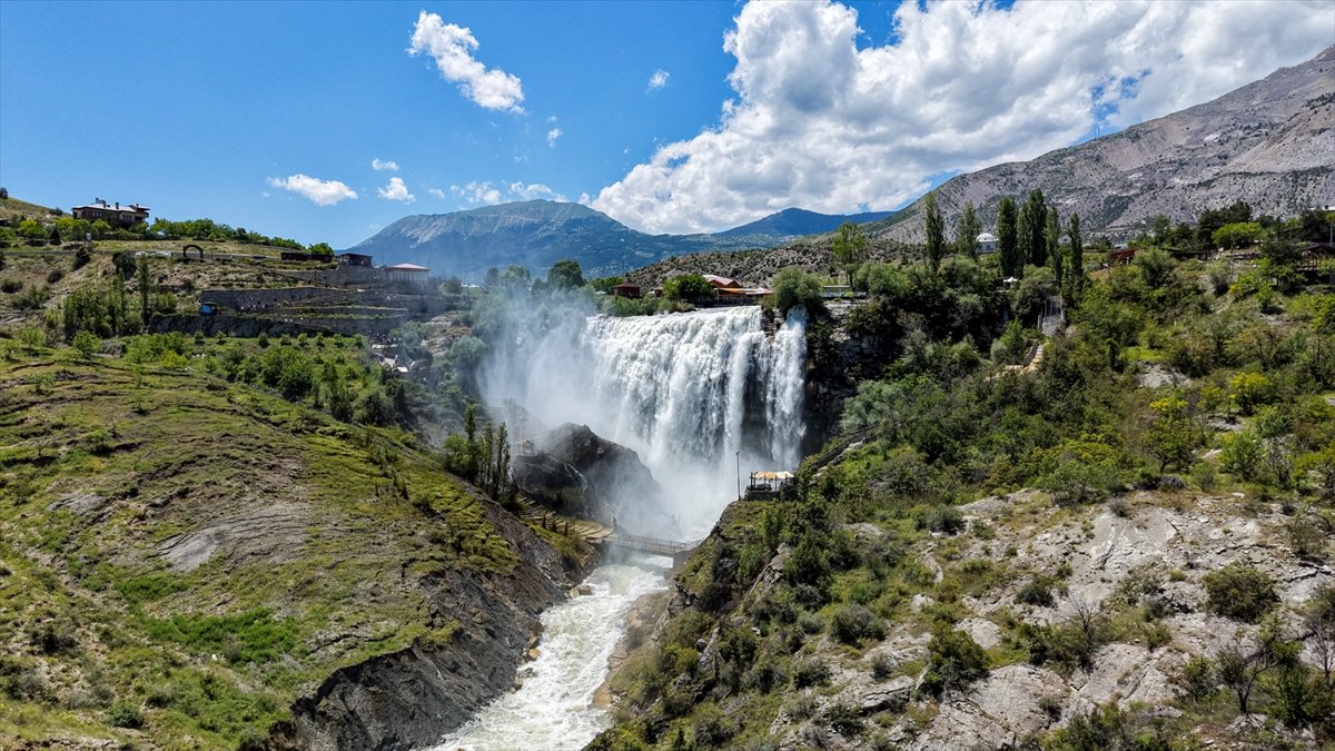 gundemedairhs's tweet photo. UNESCO Dünya Mirası Listesi'ne aday gösterilen, Erzurum'da bulunan Türkiye'nin en büyük şelalelerinden Tortum Şelalesi hafta sonunda yoğun ilgi gördü. https://t.co/n970j8cHEz