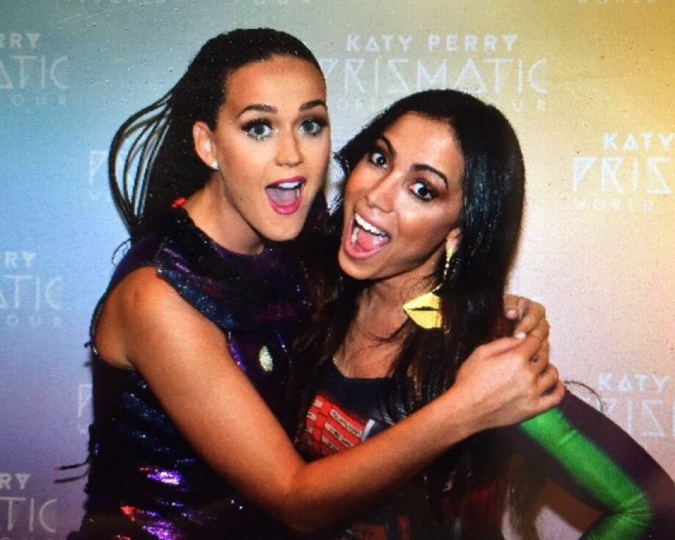umakatyperry's tweet photo. estranho essa ser a ÚNICA foto da Anitta com a Katy………… https://t.co/pPRJ8yZWyA