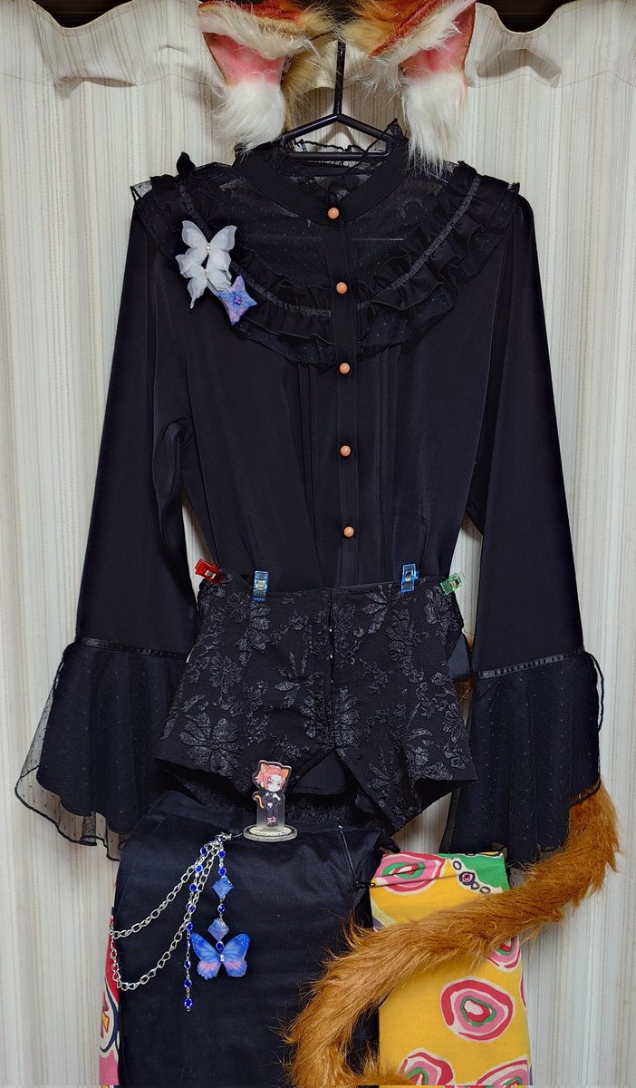 simonOutput's tweet photo. 昨晩〜のさぎょいぷのおかげでラグコス用お衣装の完成の兆しが✨
既製品魔改造しまくった笑
あとはボタンつけるのと(塗装しているので乾かし中)ブーツのベルトが届けば完成〜🙌🏻💕︎︎ https://t.co/ya28e1WiGg