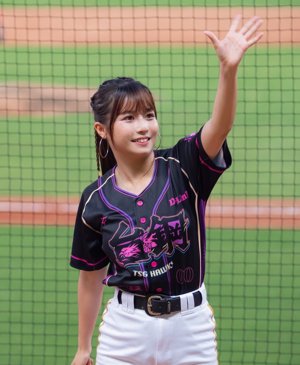 slave3589's tweet photo. 去年は台湾のファミマのネットサイトでチケット買えたのに今年から専用のhawksのチケットサイトが出来て。かなり手こずったけど何とか買えた！

#台湾チア
#圈圈
#WingStars
#台湾卡 
#高雄 https://t.co/Cz6OhwTmWN