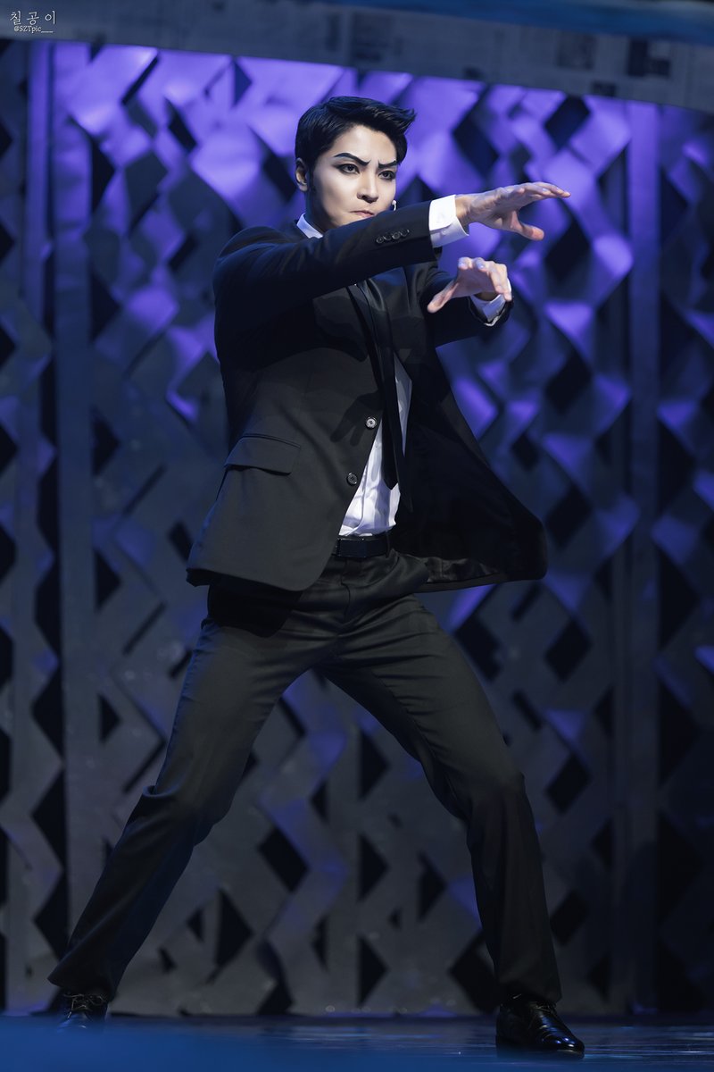 SZTpic___'s tweet photo. 260614 뮤지컬 신과함께 커튼콜
백형훈 배우님 (1)
저 승
최 강 https://t.co/lqVPRF9JMr