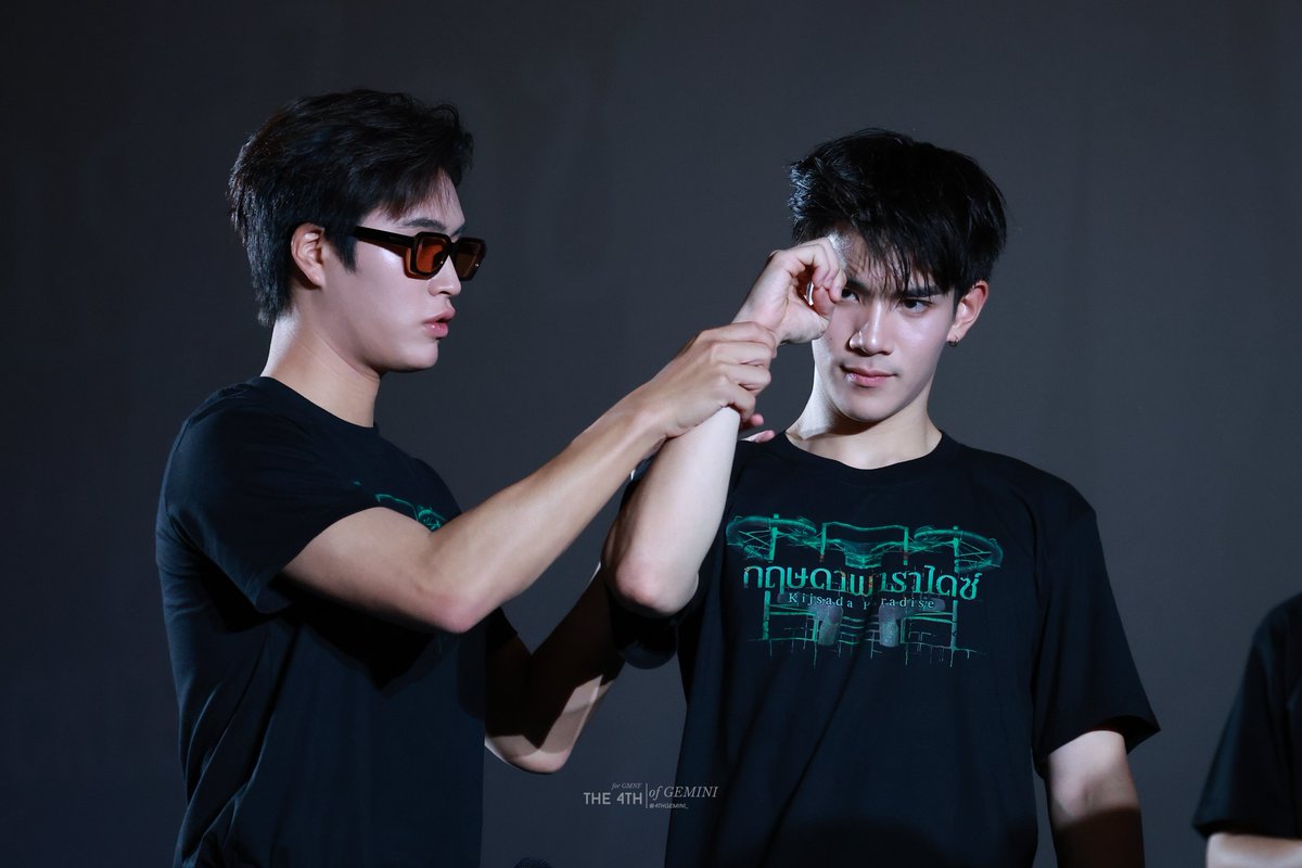 4thGemini_'s tweet photo. กระสุนนัดที่1 เขินส่วนสูง
กระสุนนัดที่2 เขินมือ
กระสุนนัดที่3 เขินสกินโทน

GEMINIFOURTH LKN X KIJSADA 
#SFxGeminiFourthLookkhunnoo
#GeminiFourth #เจมีไนน์โฟร์ท https://t.co/yt9xdTW3ZJ