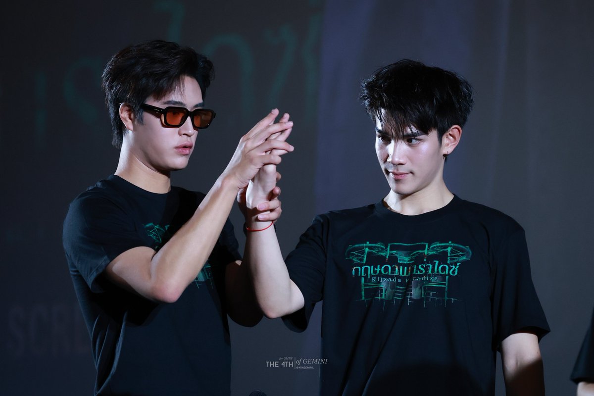 4thGemini_'s tweet photo. กระสุนนัดที่1 เขินส่วนสูง
กระสุนนัดที่2 เขินมือ
กระสุนนัดที่3 เขินสกินโทน

GEMINIFOURTH LKN X KIJSADA 
#SFxGeminiFourthLookkhunnoo
#GeminiFourth #เจมีไนน์โฟร์ท https://t.co/yt9xdTW3ZJ