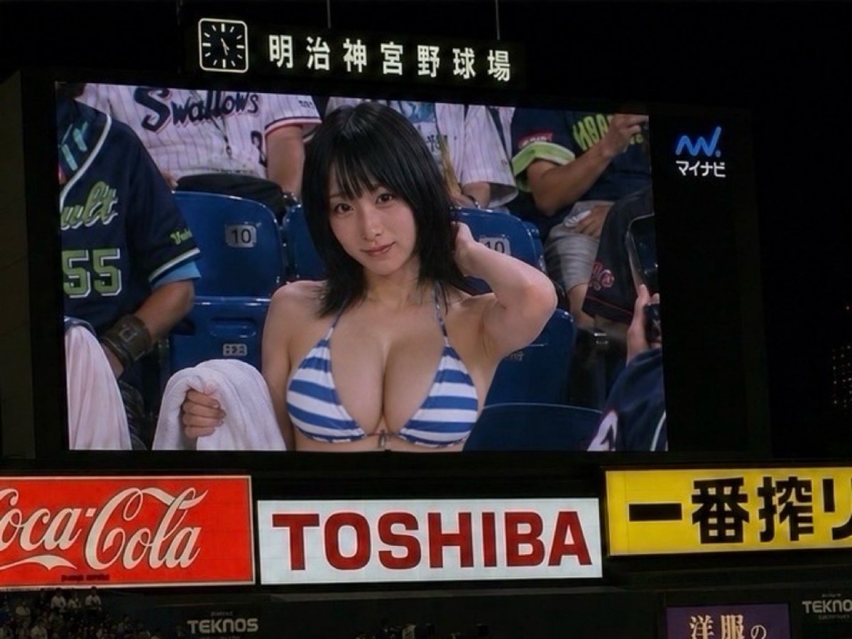 mito_akane_desu's tweet photo. 球場をどよめかせた爆美女が、
デビューしたの∧∨のインフレ起きすぎな件 https://t.co/a0KnjtElKH