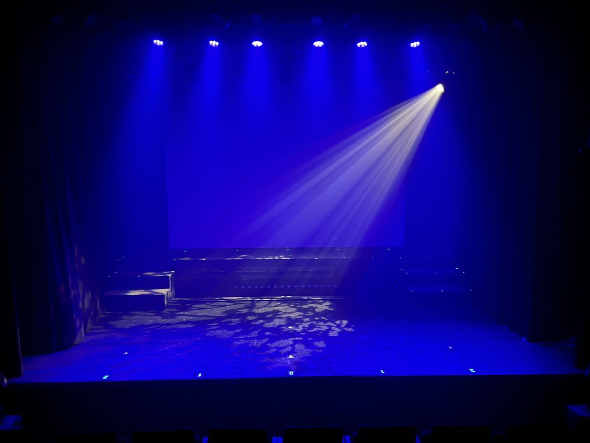 fuzz22t's tweet photo. 神戸三宮シアターエートー
俺の煙幕を超えて行け

みなさんのおかげで無事に千穐楽を終えましたー
素晴らしい拍手でした♪

今回は舞台監督、美術プランそして製作でした。
階段のスライド、もう少し改良できたな…

皆さまありがとうございました！
またお会いしましょうー！

なか卯でプチ打ち上げ♪ https://t.co/nR4tnQZOR3