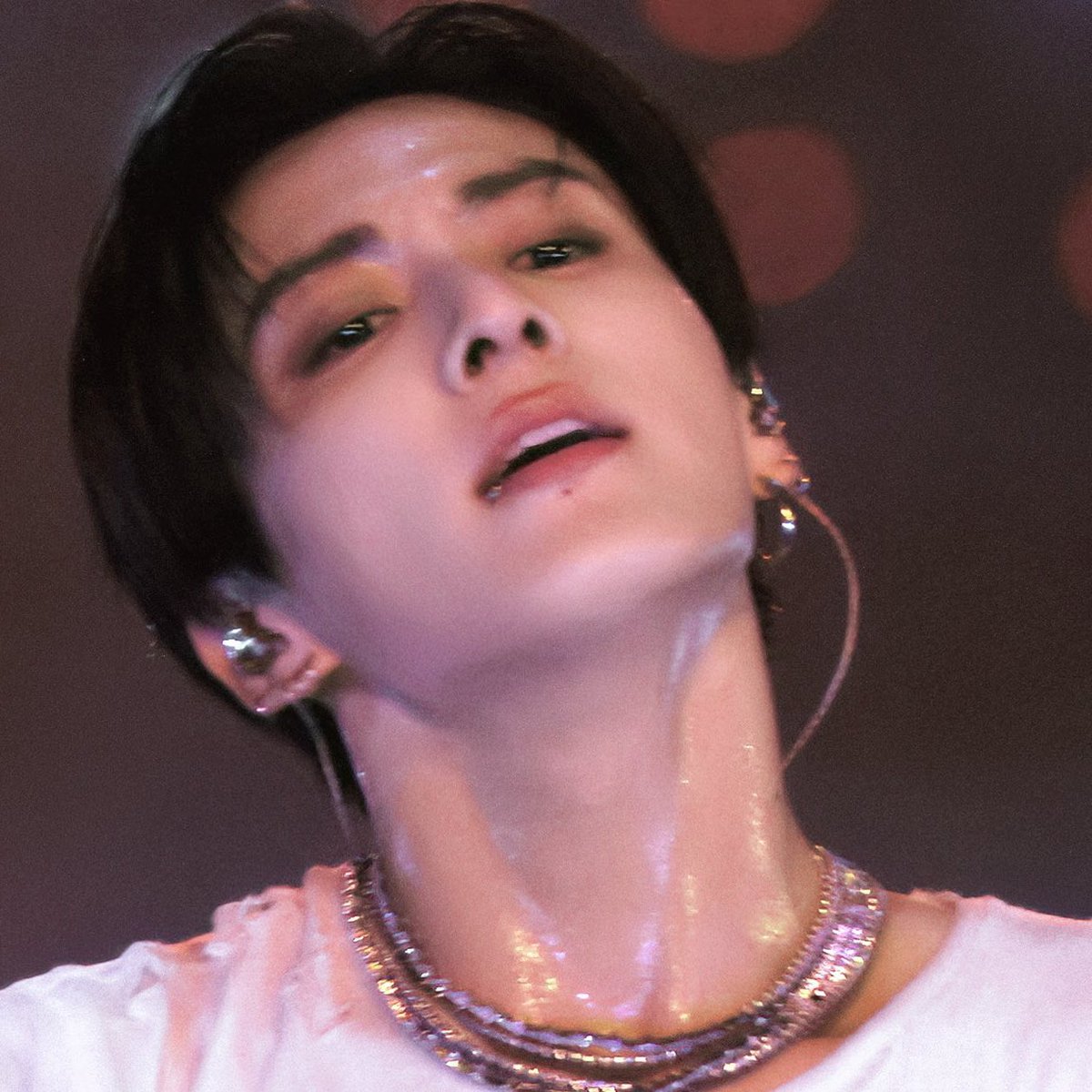 ianadmirer's tweet photo. this vampire visual? if dracula were a handsome idol https://t.co/HxOa3nU6nV