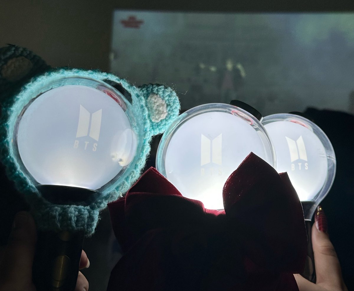 hoeforminimoni's tweet photo. KHI ARMYSSS FESTA MEETUP 
met so many army twt oomfs, im glad we decided to organize this event, it was the best thing ever!!💜 
i miss yall alr 🥺
let’s meet soon xx 
@26_emaan @ThisIsManahil_ @AnoshaVvv48735 @kookmaks97 @KimFatimatae @adoremypjm @Madiha010659861 @teteseokiee https://t.co/Qo3ZIl5GaY