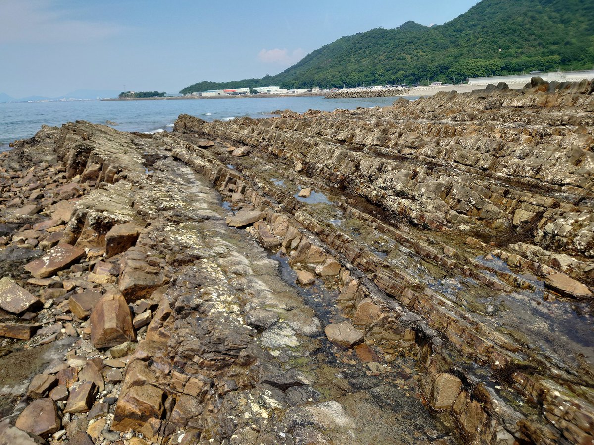 405coba's tweet photo. 四国中央市の洗濯岩 https://t.co/I4sG320mdI