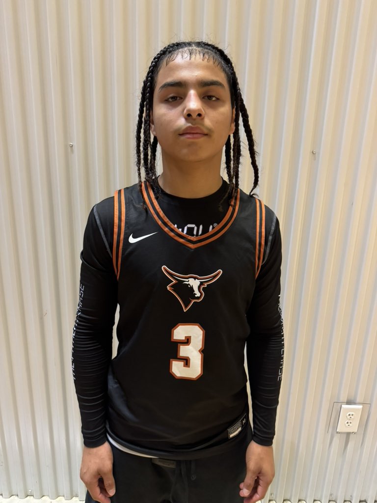OntheRadarHoops's tweet photo. Anthony Moreno is a young crafty guard that gets down hill for easy baskets or making teammates better. Moreno showed his elite handle can get him anywhere on the floor.

📌:
@_joshtec 
@kell_hoops 
@MathurineAgency 
@RoseySportsUSA https://t.co/bpdxB3OxJA