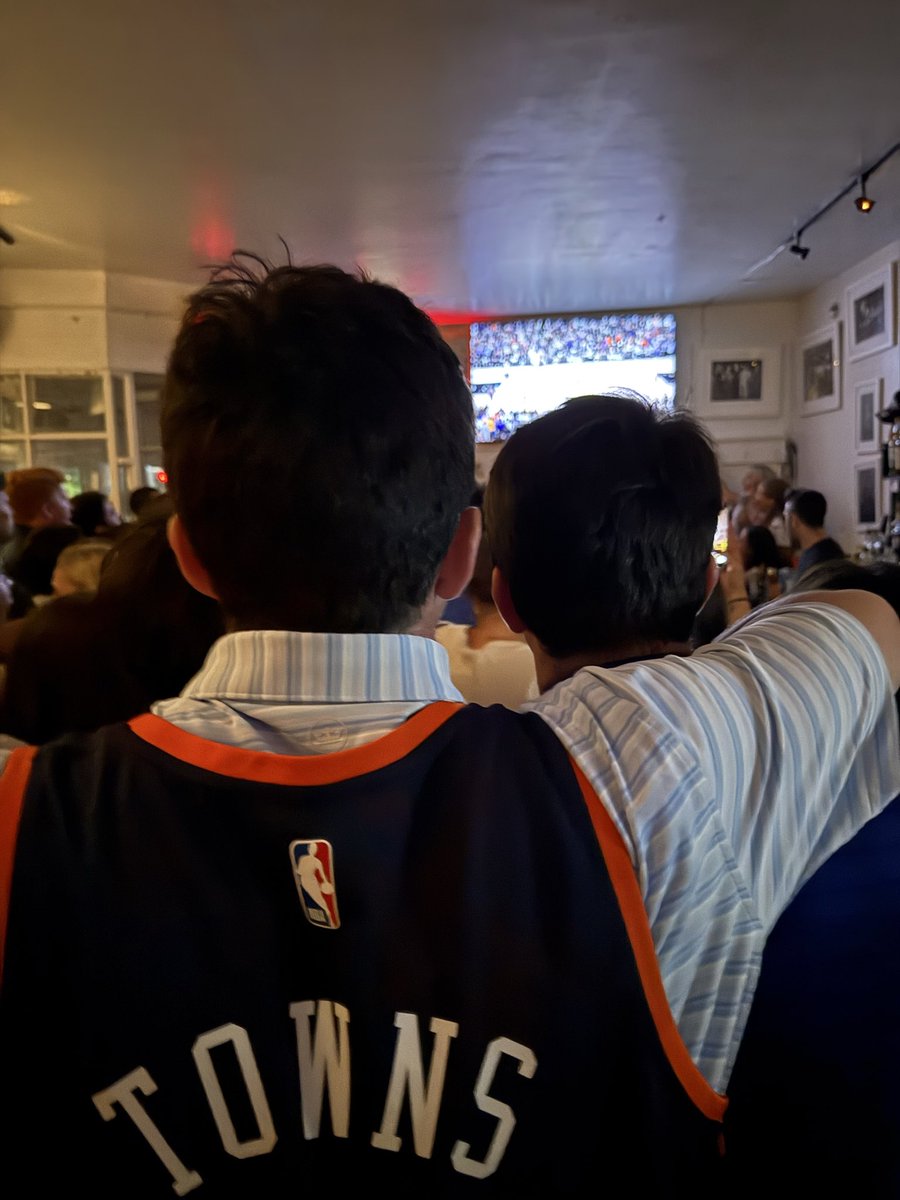 corp0rateslave9's tweet photo. This kid fucks #petermillar #knicks #newyork #swimminginit https://t.co/AobwWe5nKb