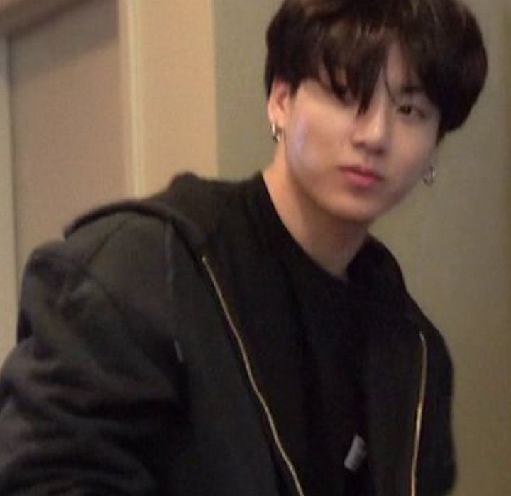 lovrgukie's tweet photo. 1% idol  99% boyfriend ♡ https://t.co/NFFb0lnFmd