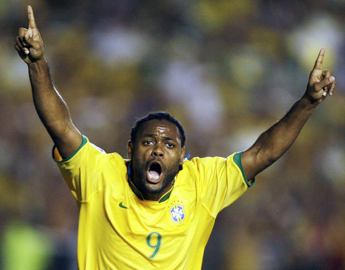 TheMorrisonView's tweet photo. Who is the worst striker you’ve watched for Brazil?! https://t.co/ruHgsRy5u5