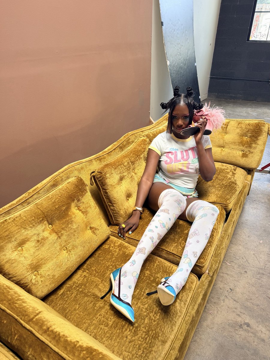 Shoeslutz69's tweet photo. Shoe Slutz baby tee with RAF on the feet 🎀 https://t.co/YIwCYFViVe