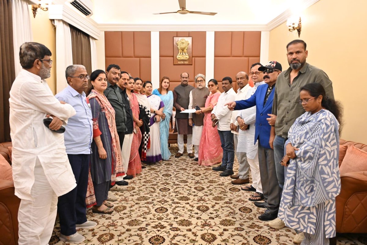 maryashakil's tweet photo. First the state Assembly. Now the Lok Sabha. Rebel TMC MPs, who broke ranks after the party’s crushing defeat in Bengal, have merged with the Nationalist Citizens Party and are extending support to the NDA.

Barely a month since losing power in the Assembly, the Trinamool Congress is facing its deepest crisis yet, key parliamentarians walking away, internal unity fracturing, and serious questions about the party’s future under Mamata Banerjee.

Bengal’s political landscape is changing fast. The ground beneath is shifting.

What next for Trinamool?