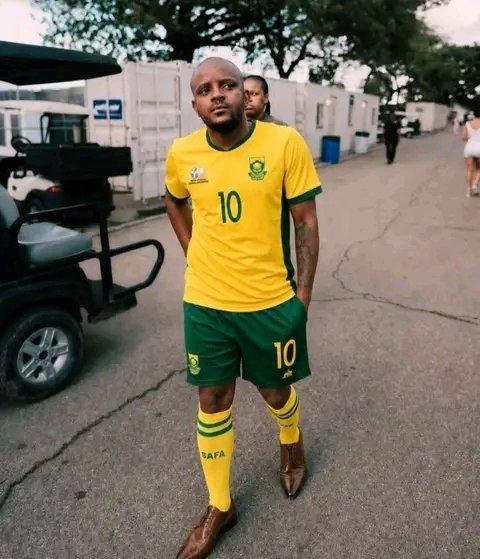 MasangoMa94296's tweet photo. @BafanaBafana Finally Hugo bross uvuthe e striker next game khululekani it's a sure win 🙌🙌🙌 
@KabzaDeSmall_ playing 10 
@dlalathukzin_ in Sithole out 
@Shimza01 in Foster out https://t.co/BOPO169uFO