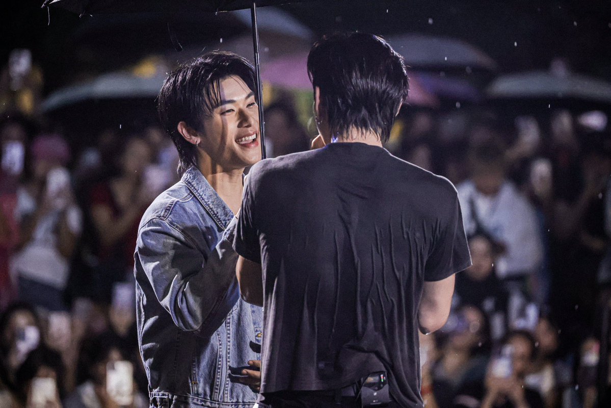 centralwOrld's tweet photo. ☔️❤️ 

DAOU CHACHA BUSKING

#BUSKINGช้าช้าไปกับต้าห์อู๋
#DAOUBuskingxCTW
#ช้าช้าต้าห์อู๋
#centralwOrld #CTWMusicCommunity https://t.co/iqnbxW8enQ