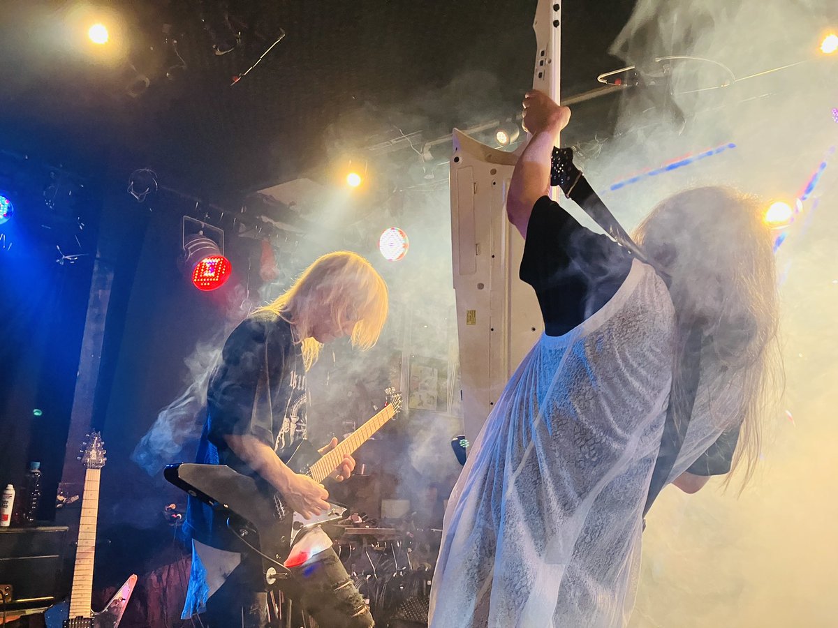 YUHKINEN's tweet photo. SYU AND YUHKINEN 久々の東京公演、多くの方にご来場いただき、本当にありがとうございました！🈵御礼🎉
皆様のとても素敵な笑顔を見ることが出来たし、盛り上がって大変幸せでした！😄
急遽決まったサイン撮影会にも多くの方に参加していただき感謝申し上げます！😄
スタッフの皆様お疲れ様でした！😄 https://t.co/psNGFi8YAm