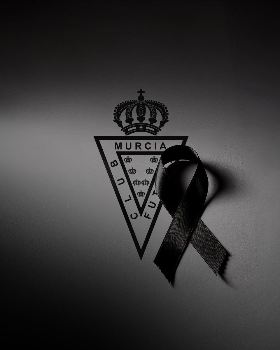 realmurciacfsad's tweet photo. 𝑷𝑬́𝑺𝑨𝑴𝑬 | 🖤 Real Murcia C.F. lamenta profundamente el fallecimiento de nuestro abonado Javier Gálvez Martínez 

Transmitimos nuestro más sentido pésame a familiares y amigos.

🕊️ Ahora nos anima desde arriba. https://t.co/mBOAHN7XxF
