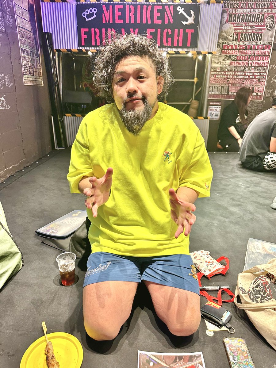 fuken_ko's tweet photo. #メリ拳空手プロレス 
#ダブプロレス
#岡田剛史 

この日の売店の岡田選手🧸🛸
新しいグッズ沢山出てました！そして念願のアクスタが出たの嬉しすぎる🥲✊4枚目は二度と元に戻らない詰んだパズル。お子様ランチに付いてたおもちゃを思い出しノスタルジックな気持ちになった・・・(ᵔᴥᵔ) https://t.co/BYJwt6t3Fa