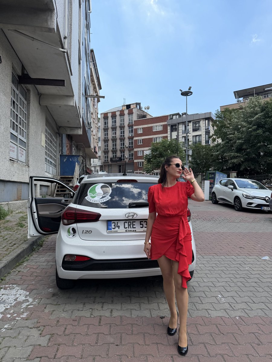 zehraaablc's tweet photo. “Kem gözlere inat hep güleceğim “
#pazar 
#WeddingWeekend https://t.co/FFa9LByfdu