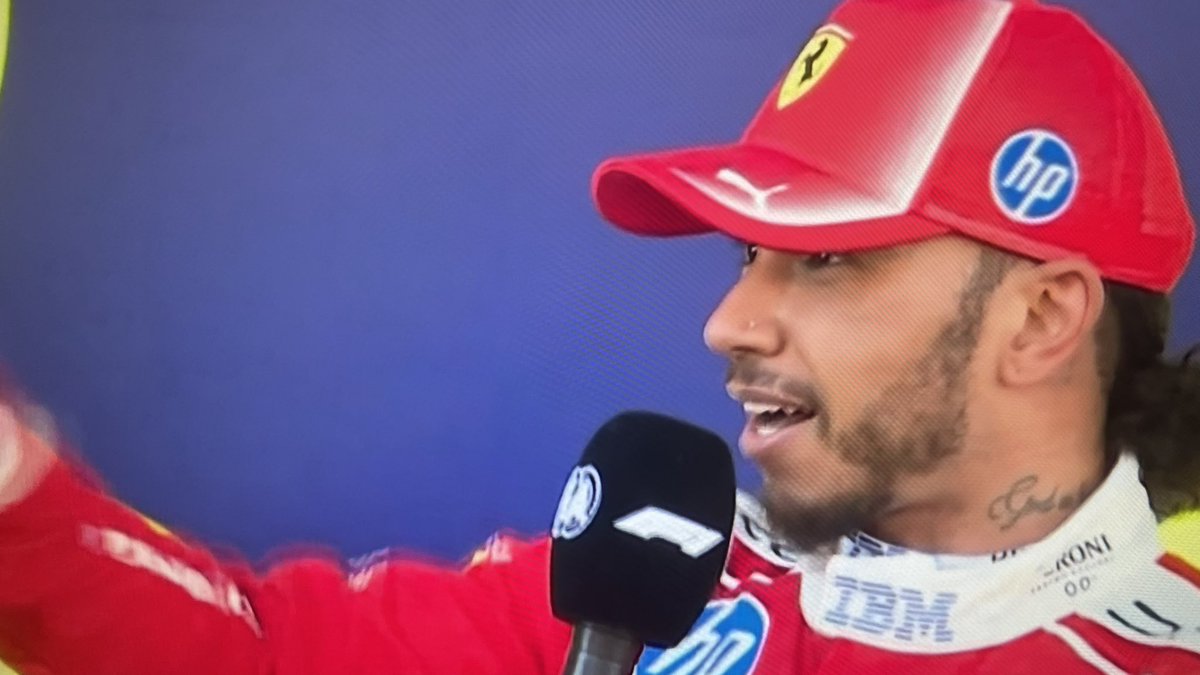 uyu_f1's tweet photo. ルイスの良い所は…まず、まず勝ったらチームの努力を称えるとこ！#F1jp #LH44 https://t.co/Hk110ACkKp