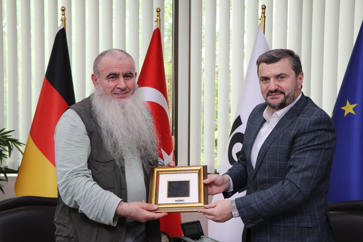 kemalerguen's tweet photo. Letonya İslam Kültür Merkezi Başkan Yardımcısı Abdullah Šahins Rzajevs ile bir araya gelerek, ülkedeki Müslüman toplumunun kurumsal altyapısını ve eğitim faaliyetlerini mütalaa ettik. Kültürel değerlerimizin muhafazası adına yürütülen çalışmaları değerlendirdik. Kıymetli başkan yardımcımıza nazik ziyareti için teşekkür eder, muvaffakiyetler dilerim.