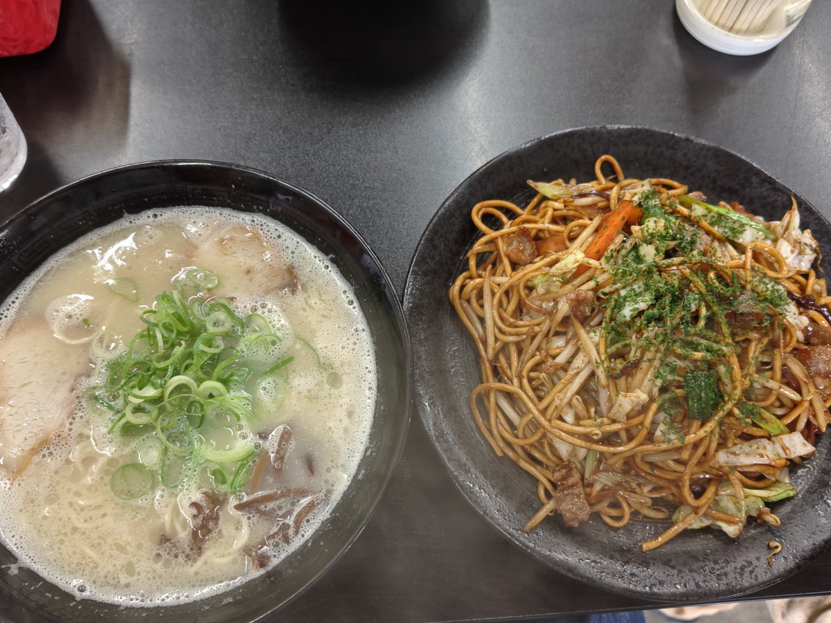 sinnnosuke's tweet photo. 朝から多久でバイクイベント
↓
昼になぜかラーメンと焼きそばを食べる
↓
一度帰宅し、唐津模型店へ
↓
そのまま唐津でキス釣り、再度帰宅し捌いて南蛮漬けに

やりたい事詰め込んだ充実の日曜日 https://t.co/52hF9a3QlG