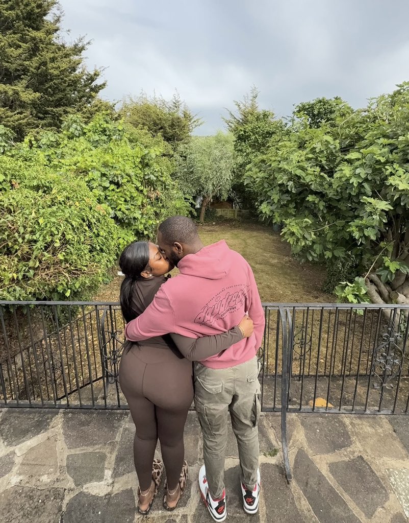 metrofive5's tweet photo. Two hands, two keys, one home, endless blessings.🥹❤️ https://t.co/hzBqrFwz2I
