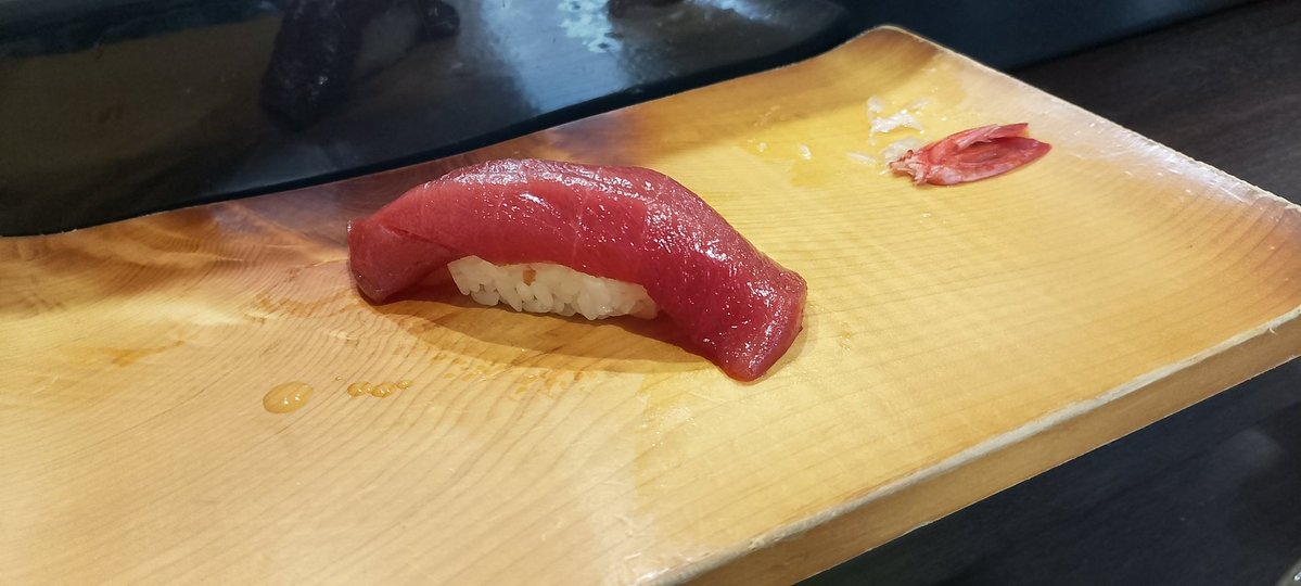 kahlua8573's tweet photo. そういえば昨日は六珈さんにお寿司連れてってもらいました、マグロの赤身漬けとウニが美味しかったから次行く時はアルコールも摂取しに行きます🍣 https://t.co/MjZsuGOIjU