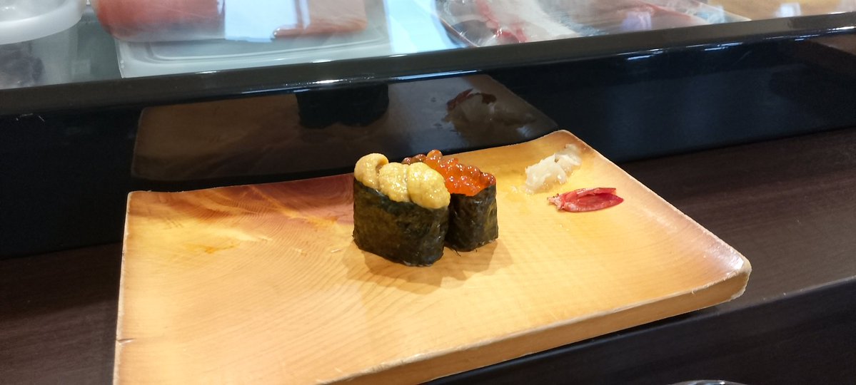 kahlua8573's tweet photo. そういえば昨日は六珈さんにお寿司連れてってもらいました、マグロの赤身漬けとウニが美味しかったから次行く時はアルコールも摂取しに行きます🍣 https://t.co/MjZsuGOIjU