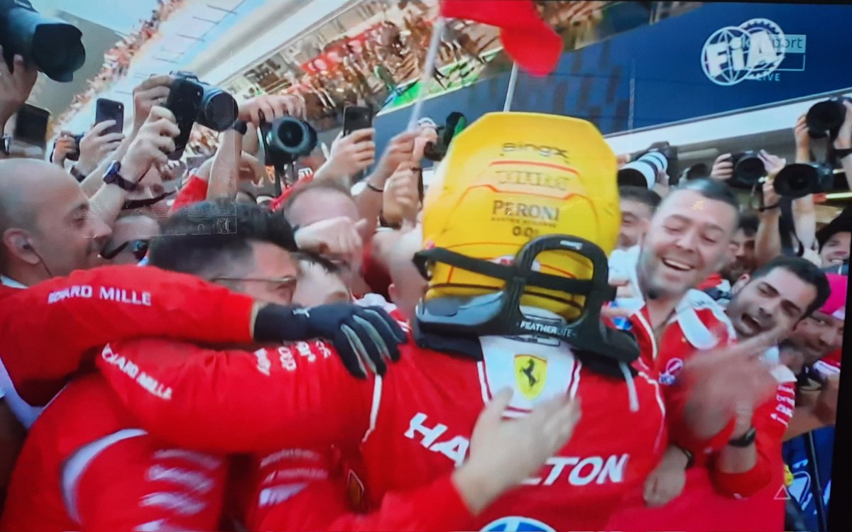Biodance3's tweet photo. 😍😍😍
Che emozioneeeeee la prima in rosso ferrari 💪🏻 https://t.co/zuBS0V8i4Z