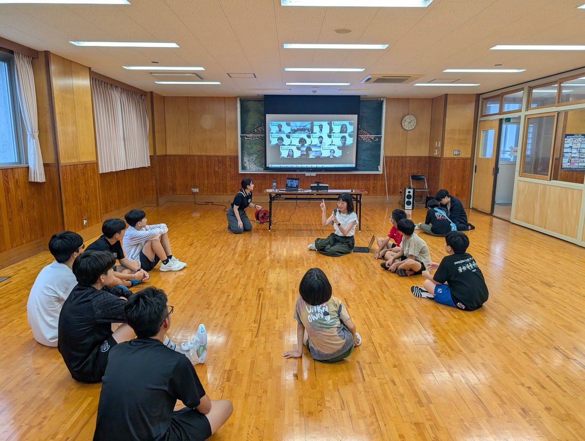 shema410's tweet photo. 奄美大島に来て、mimamoを届けました！
みんなで哲学対話をしてテーマは「幸せってなに？」
午後は職業あてクイズ。そして全国のメンターが集合して30分間の「きみのじかん」を体験！
「すごく一生懸命話を聴いてくれた」「島外の人と話せて楽しかった」
「続けたい」

すごいね、広がっていくなあ https://t.co/bKs8OSOpRg