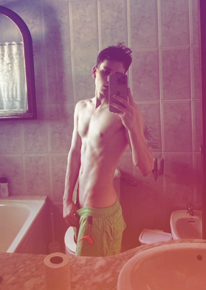 BadGyalHoe's tweet photo. se le ve que va a caer https://t.co/Jyr8ZkFKWB