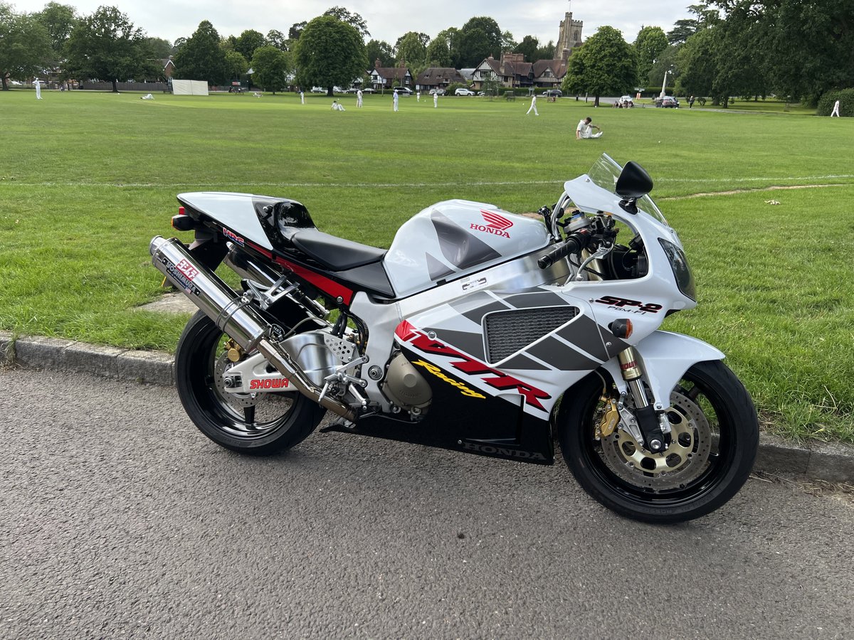 EvinsKeith's tweet photo. Cricket and motorbikes 😀 https://t.co/fjLw7adwjn