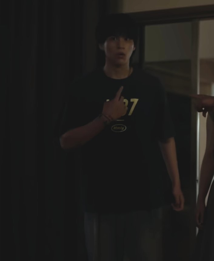 SAlNTSHINS's tweet photo. he looks so cute when he’s confused i hope he stays clueless forever https://t.co/XIWZLohTPx